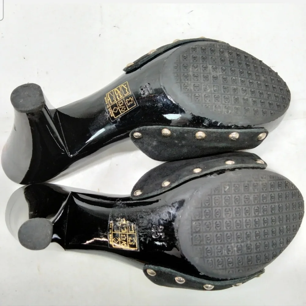 Chanel Sandals Women Black Suede